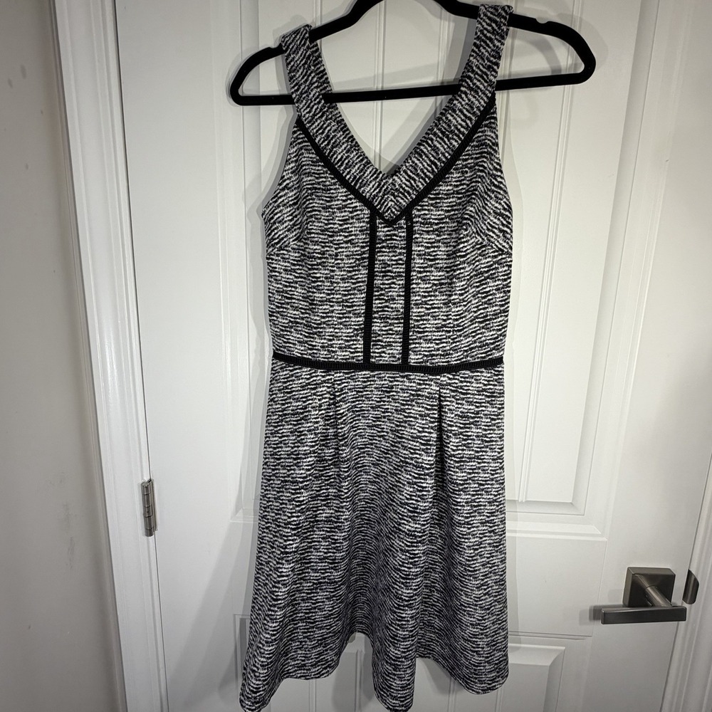 Mossimo Sleeveless Skater Dress XS Black White Pleated Zipper V Neck Stretch